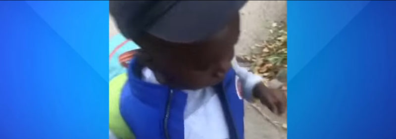 Niña de 2 años utiliza afirmaciones positivas para calmarse, ¡y es simplemente adorable!