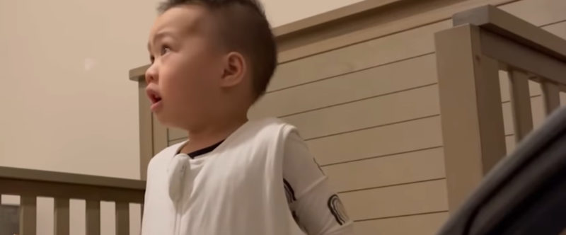 Divertido y conmovedor: La reacción relatable de un niño de 4 años después de un largo día en el preescolar.
