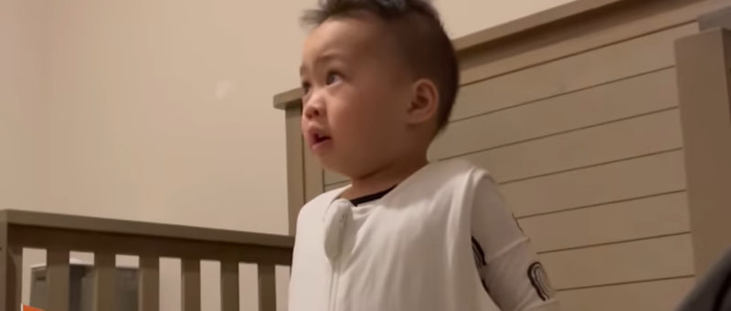 Divertido y conmovedor: La reacción relatable de un niño de 4 años después de un largo día en el preescolar.