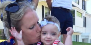 "Una enfermera de buen corazón decide cambiar la vida de un bebé de tres meses que no tiene visitantes en la UCI neonatal."