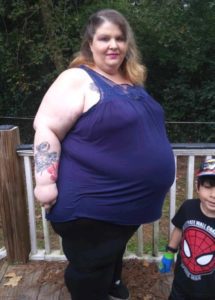 Una madre perdió más de 400 libras para poder estar al día con sus 4 hijos: 'La vida vale la pena'. Mira sus fotos actuales.