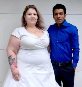 Una madre perdió más de 400 libras para poder estar al día con sus 4 hijos: 'La vida vale la pena'. Mira sus fotos actuales.