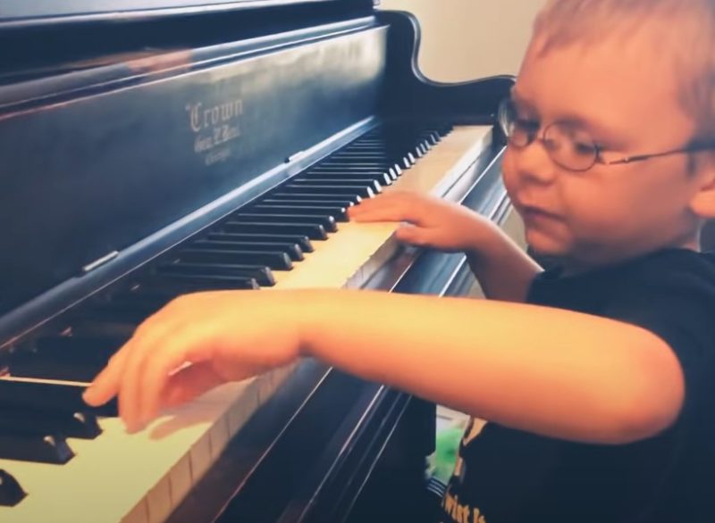 "No creerás tus oídos: la increíble interpretación de 'Bohemian Rhapsody' por un prodigio ciego te dejará asombrado."