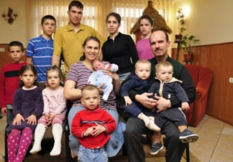 "Madre estadounidense con 21 hijos muestra fotos de su numerosa familia con confianza: 'Seguiré dando a luz'".