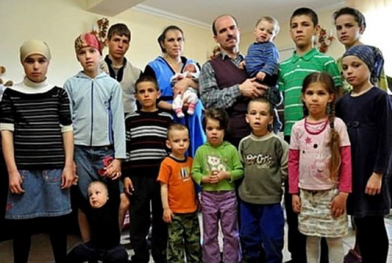 "Madre estadounidense con 21 hijos muestra fotos de su numerosa familia con confianza: 'Seguiré dando a luz'".