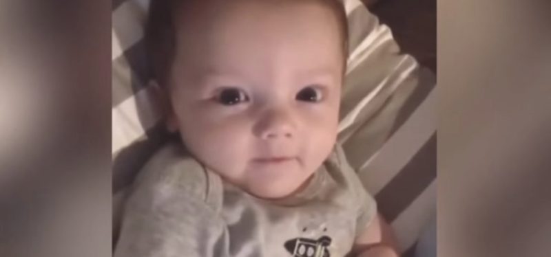 "La sonrisa en los rostros surge del amor que un recién nacido siente por su madre". Es realmente tierno, ¿verdad?