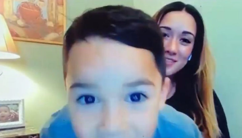 Cuando un niño de cuatro años salió a pasear, regresó con un cervatillo, insistiendo en que era su nuevo amigo.