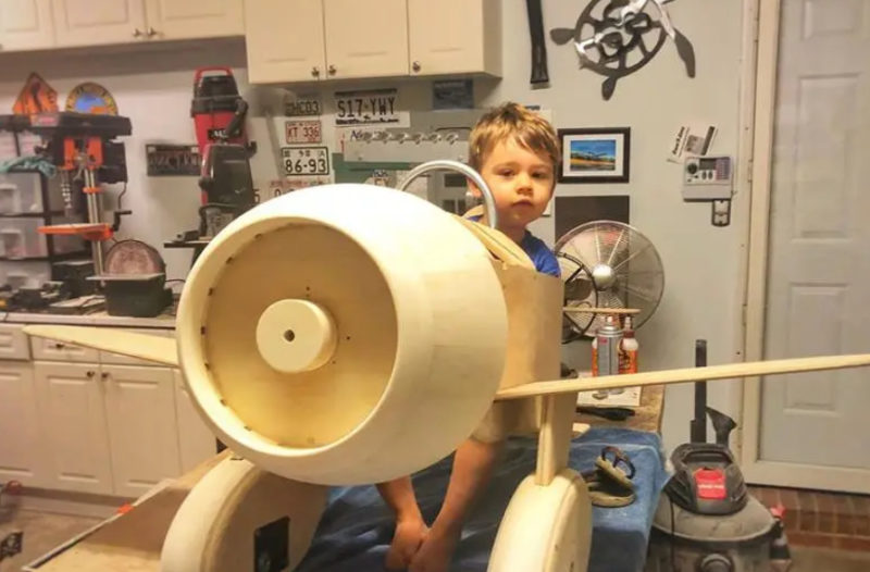 Esta invención de padre e hijo ha generado una oleada de comentarios positivos en la red; el video se ha vuelto viral.