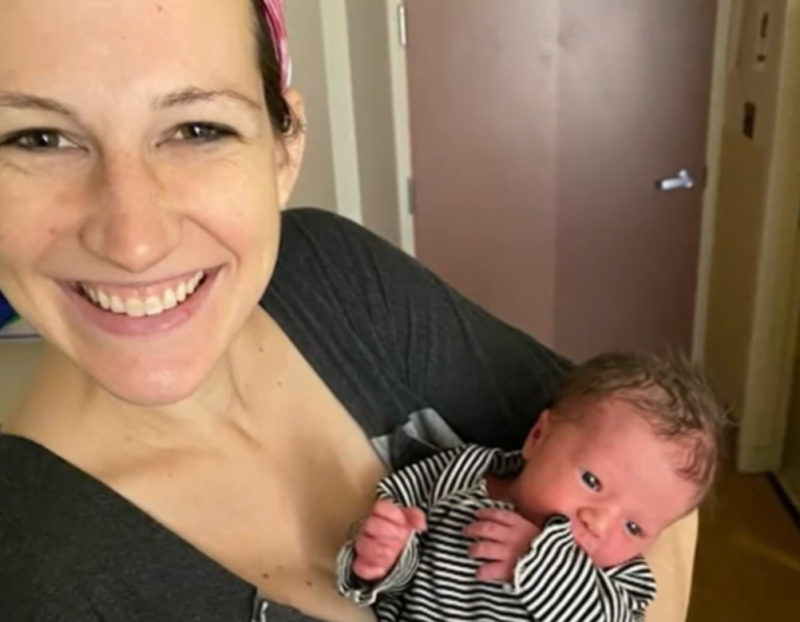 A pesar del parto, la "supermamá" está decidida a aprobar el examen de abogacía. ¿Cómo lo logró?