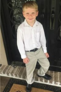 Intrépido niño de 6 años se sumerge para salvar a mellizos de 2 años de ahogarse en la piscina.