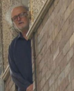 Giro inesperado en la herencia: Los vecinos ganan sorprendentemente toda la propiedad sobre las reclamaciones de los nietos.