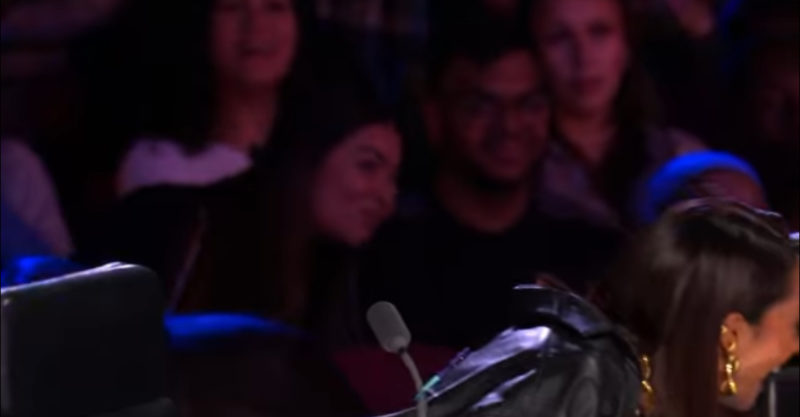 Perro cantante realiza divertida versión del éxito de Alesha Dixon, sorprendiendo a los jueces y al público. Mira el video aquí.