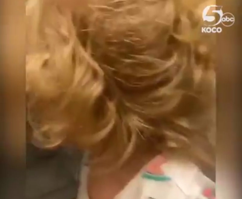 Conmovedora técnica de mamá para enseñar a calmar a los niños se vuelve viral. Mira el video más adorable aquí.