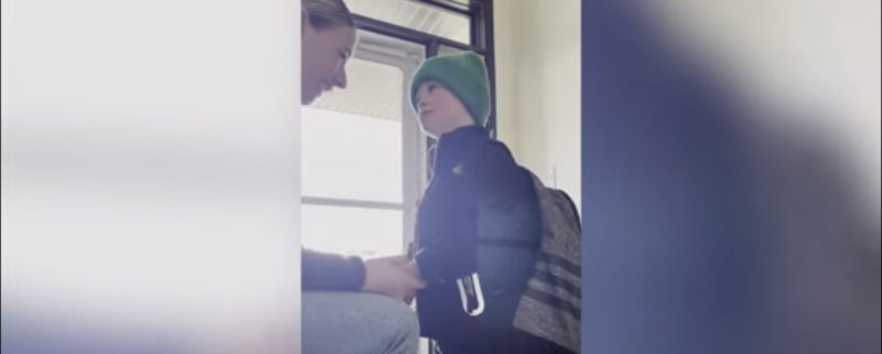 "El secreto de la niñera y la niña de 5 años con síndrome de Down para mañanas alegres. Descúbrelo aquí."
