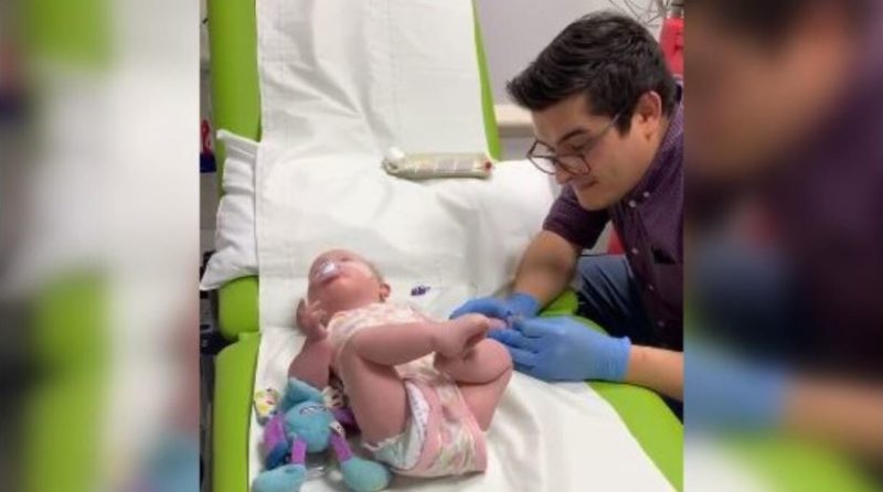"Conmovedor video del doctor cantando 'Unforgettable' de Nat King Cole calma al bebé y se vuelve viral."