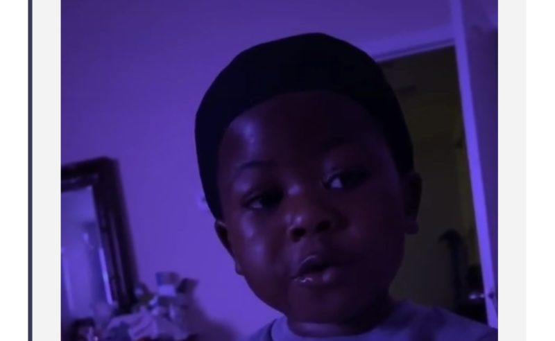 Conmovedor video de un niño elogiando a su mamá se vuelve viral. Míralo aquí.