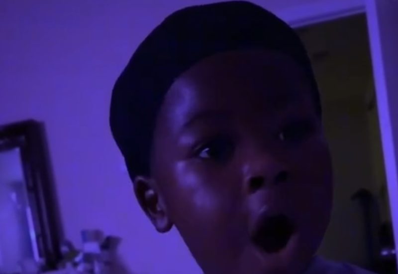 Conmovedor video de un niño elogiando a su mamá se vuelve viral. Míralo aquí.