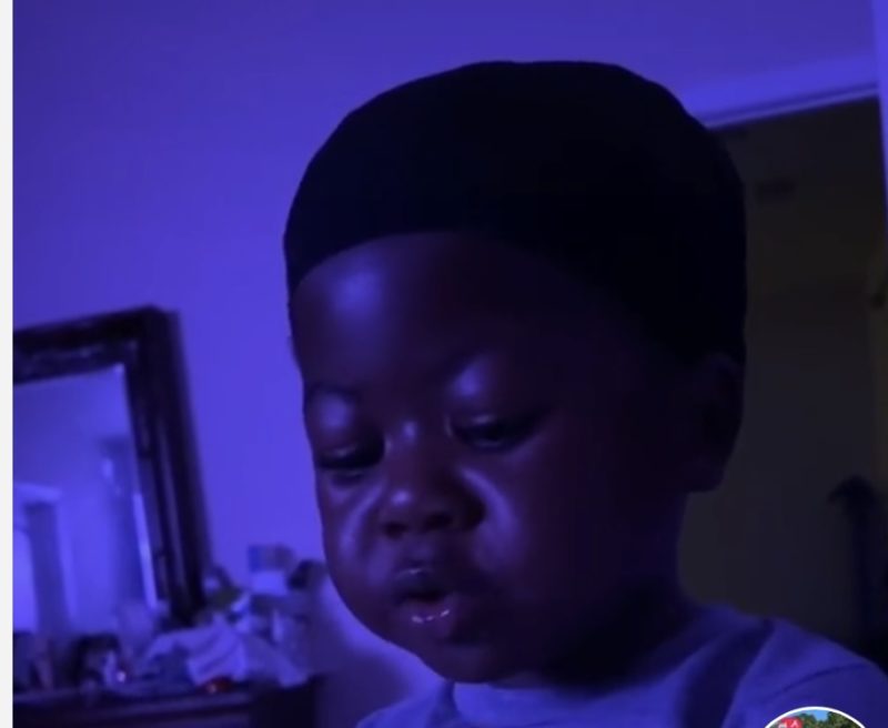 Conmovedor video de un niño elogiando a su mamá se vuelve viral. Míralo aquí.