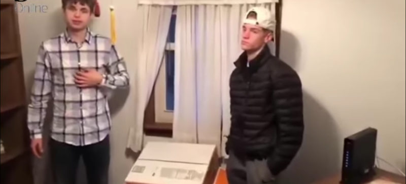Observa lo que sucede cuando los adolescentes intentan marcar en un teléfono de disco en menos de 4 minutos. ¿Podrán hacerlo?