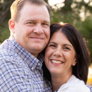 La increíble historia de una pareja que adoptó trillizos y recibió noticias sorprendentes en un sonograma de su médico.