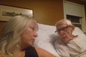 La hija pregunta si su padre tiene Alzheimer y recibe una respuesta que se vuelve viral en línea...
