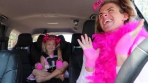 Padre e hija tienen el carpool más adorable y creativo juntos, ¡incluso mamá se pone celosa!