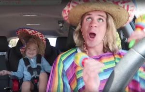 Padre e hija tienen el carpool más adorable y creativo juntos, ¡incluso mamá se pone celosa!