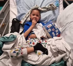 Incluso en sus últimos minutos, el joven con un raro cáncer óseo cuidó de su madre...