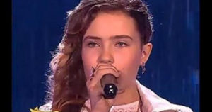 La joven decidió cantar la canción más difícil y aquí está lo que les sucedió a los jueces. Tal escena nunca se había visto antes...