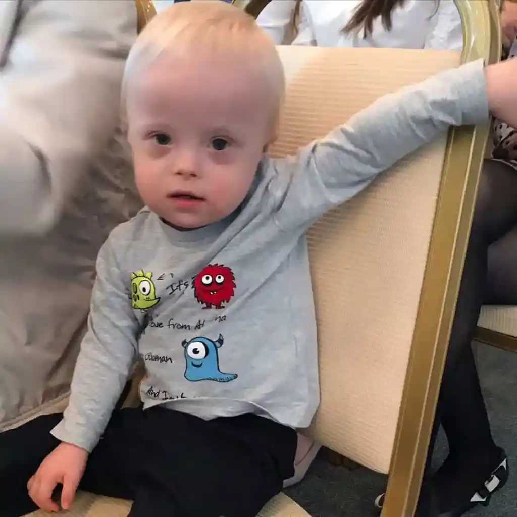 La madre tenía la intención de dar a su hijo con síndrome de Down en adopción. Pero aquí está lo que hizo el padre...