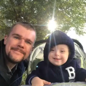 La madre tenía la intención de dar a su hijo con síndrome de Down en adopción. Pero aquí está lo que hizo el padre...