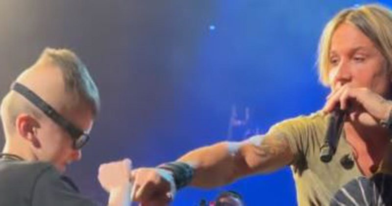 Todos comenzaron a llorar después de la conmovedora interacción de Keith Urban con un niño con necesidades especiales durante su concierto...