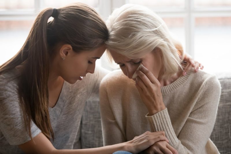 Un viudo continuó cuidando a su suegra después de enterarse de una herencia inesperada...