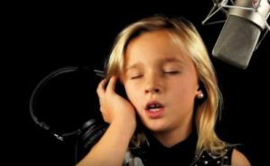 La joven interpreta "Jolene" de Dolly Parton, y simplemente deja a todos boquiabiertos...