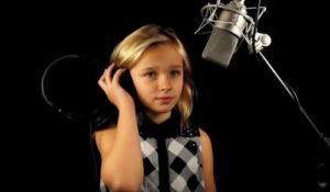 La joven interpreta "Jolene" de Dolly Parton, y simplemente deja a todos boquiabiertos...