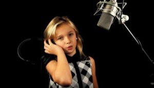 La joven interpreta "Jolene" de Dolly Parton, y simplemente deja a todos boquiabiertos...