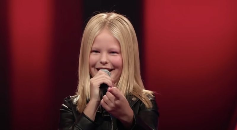 La joven interpreta "Shake it Off" y literalmente hace que los jueces también se sumen.