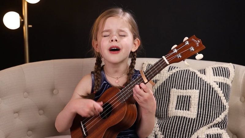 La versión de una clásica canción de Elvis, "Can't Help Falling In Love", interpretada por un niño de 6 años, nos hizo llorar...