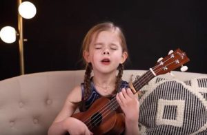 La versión de una clásica canción de Elvis, "Can't Help Falling In Love", interpretada por un niño de 6 años, nos hizo llorar...