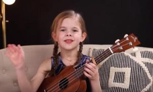 La versión de una clásica canción de Elvis, "Can't Help Falling In Love", interpretada por un niño de 6 años, nos hizo llorar...