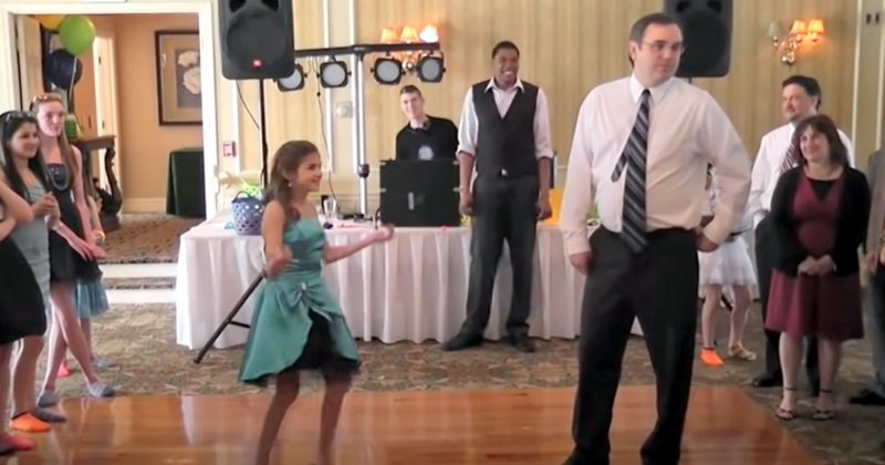 El comediante Mike Hanley estaba reacio a bailar con su hija, pero mira lo que sucedió cuando empezó la música...