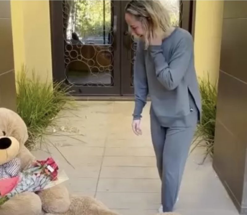 El soldado sorprendió a su esposa de la manera más creativa y conmovedora, y a Internet le encanta la ternura...