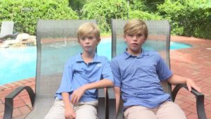 Gemelos de 10 años afirman que una voz los guió para salvar a su padre que se estaba ahogando... Mira el video para descubrir qué misterio encierra.