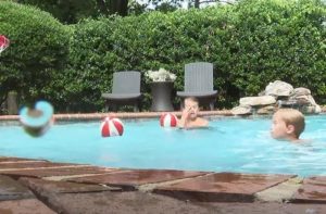 Gemelos de 10 años afirman que una voz los guió para salvar a su padre que se estaba ahogando... Mira el video para descubrir qué misterio encierra.