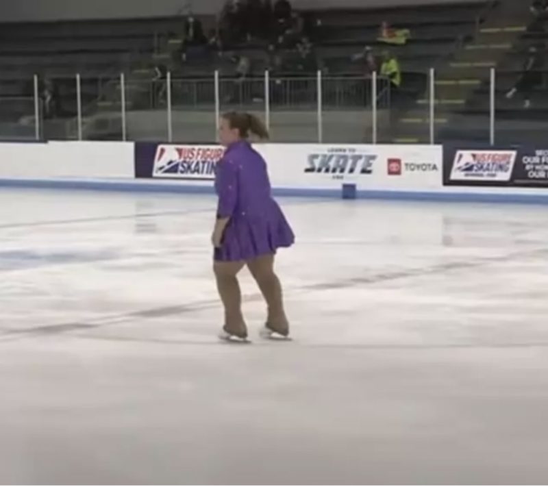 La audiencia podría haber sospechado eso, pero la patinadora de hielo adulta los impresionó con su actuación...