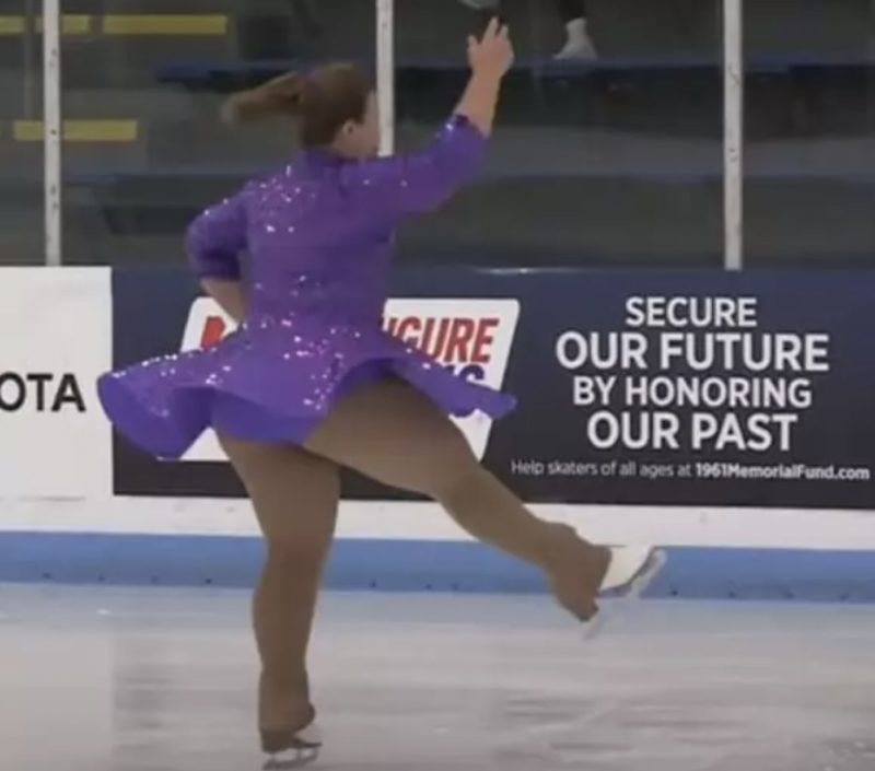 La audiencia podría haber sospechado eso, pero la patinadora de hielo adulta los impresionó con su actuación...