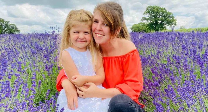 Los médicos están asombrados: una niña de 7 años con una enfermedad incurable ahora camina, habla y disfruta de su vida al máximo...