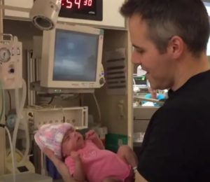 El mejor papá de 7 hijos ideó algunos trucos innovadores para bebés para facilitar la vida... Mira el video para ver sus trucos... El mejor papá de 7 hijos ideó algunos trucos innovadores para bebés para facilitar la vida... Mira el video para ver sus trucos...