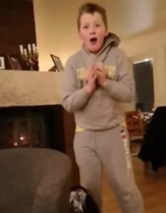 El niño se reencuentra con su gato desaparecido después de una ausencia de siete meses, y juntos hacen un adorable y conmovedor video... Míralo a continuación...
