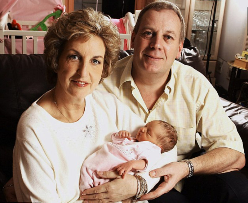 Un Viaje Único: Descubre la Extraordinaria Familia de una Madre que Dio a Luz a los 57 y Sigue Prosperando en sus 70